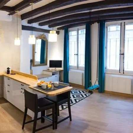 La Balancoire * טור